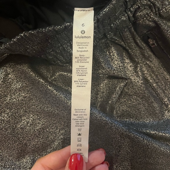 Lululemon Metallic shorts - Picture 5 of 5